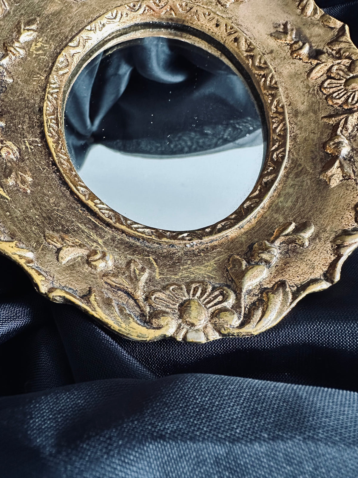 Petit miroir en stuc doré de style Rococo // Milieu XXème siècle