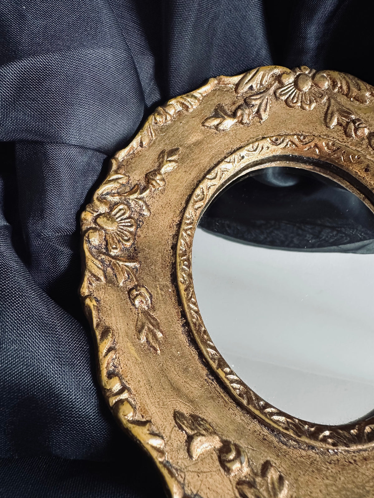 Petit miroir en stuc doré de style Rococo // Milieu XXème siècle