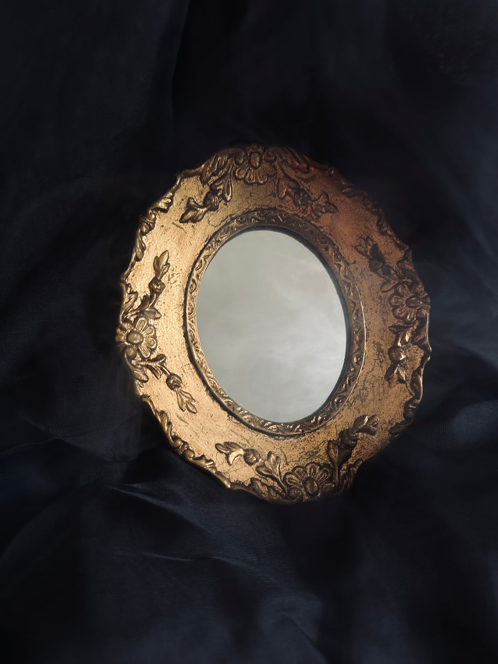 Petit miroir en stuc doré de style Rococo // Milieu XXème siècle