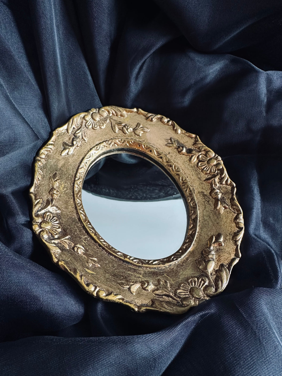 Petit miroir en stuc doré de style Rococo // Milieu XXème siècle