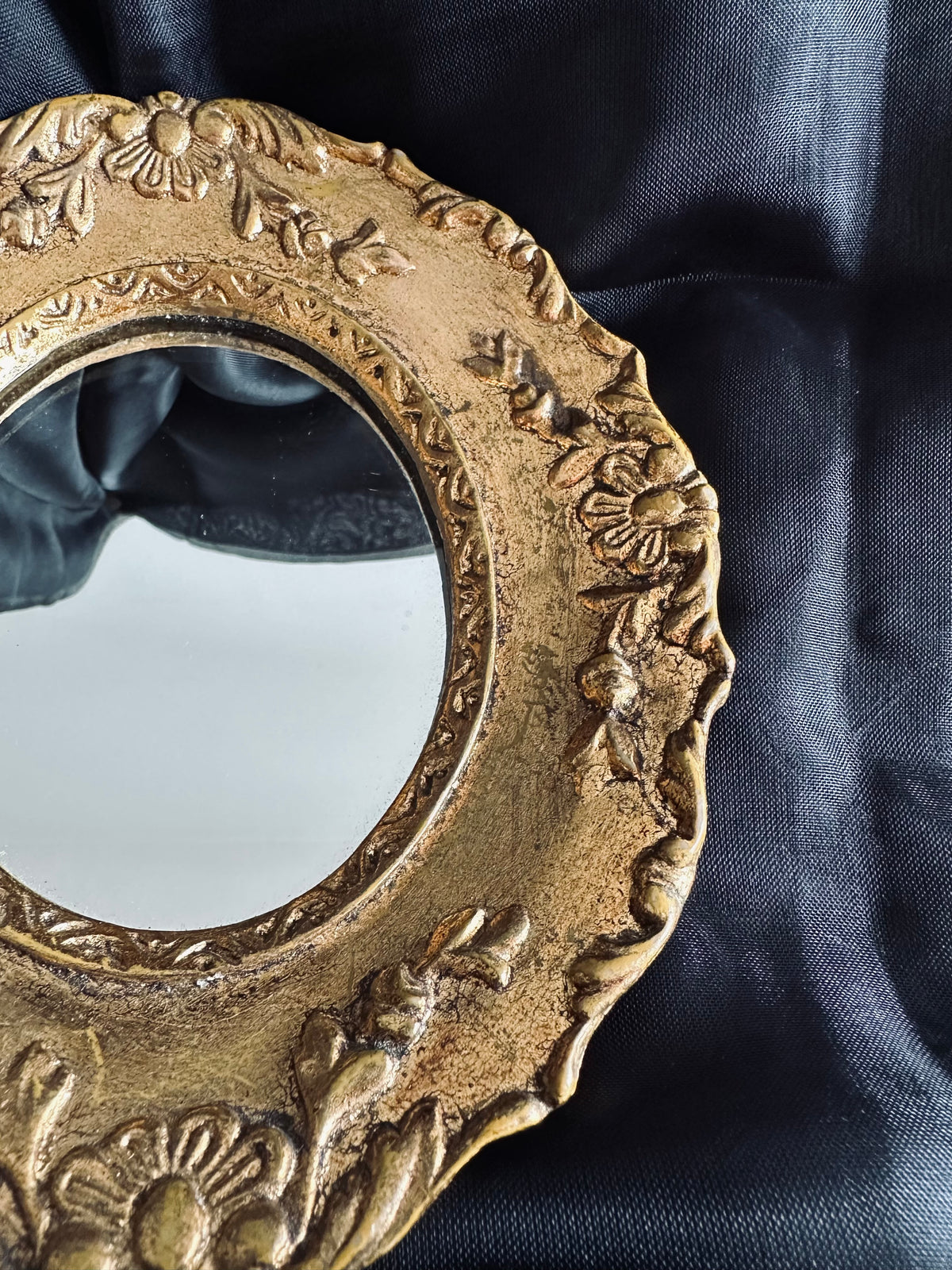 Petit miroir en stuc doré de style Rococo // Milieu XXème siècle