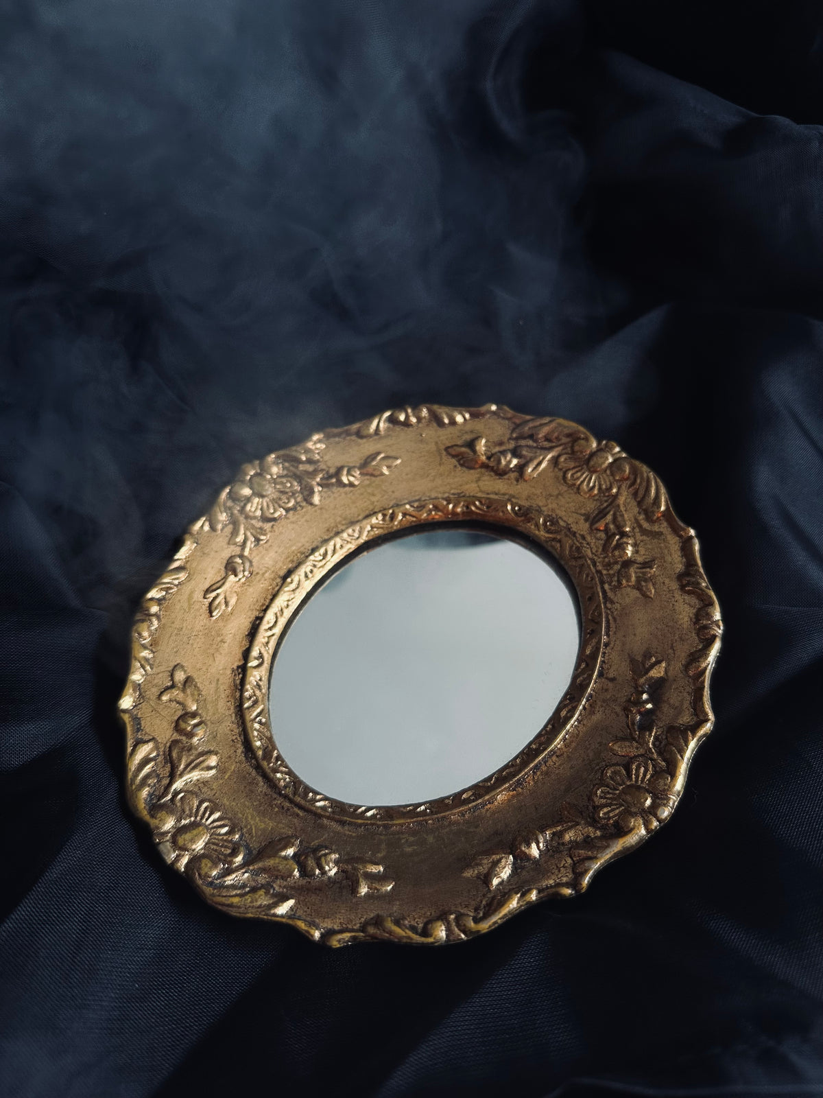 Petit miroir en stuc doré de style Rococo // Milieu XXème siècle