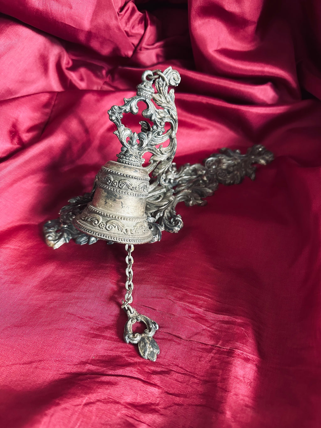 Magnifique cloche ancienne en laiton