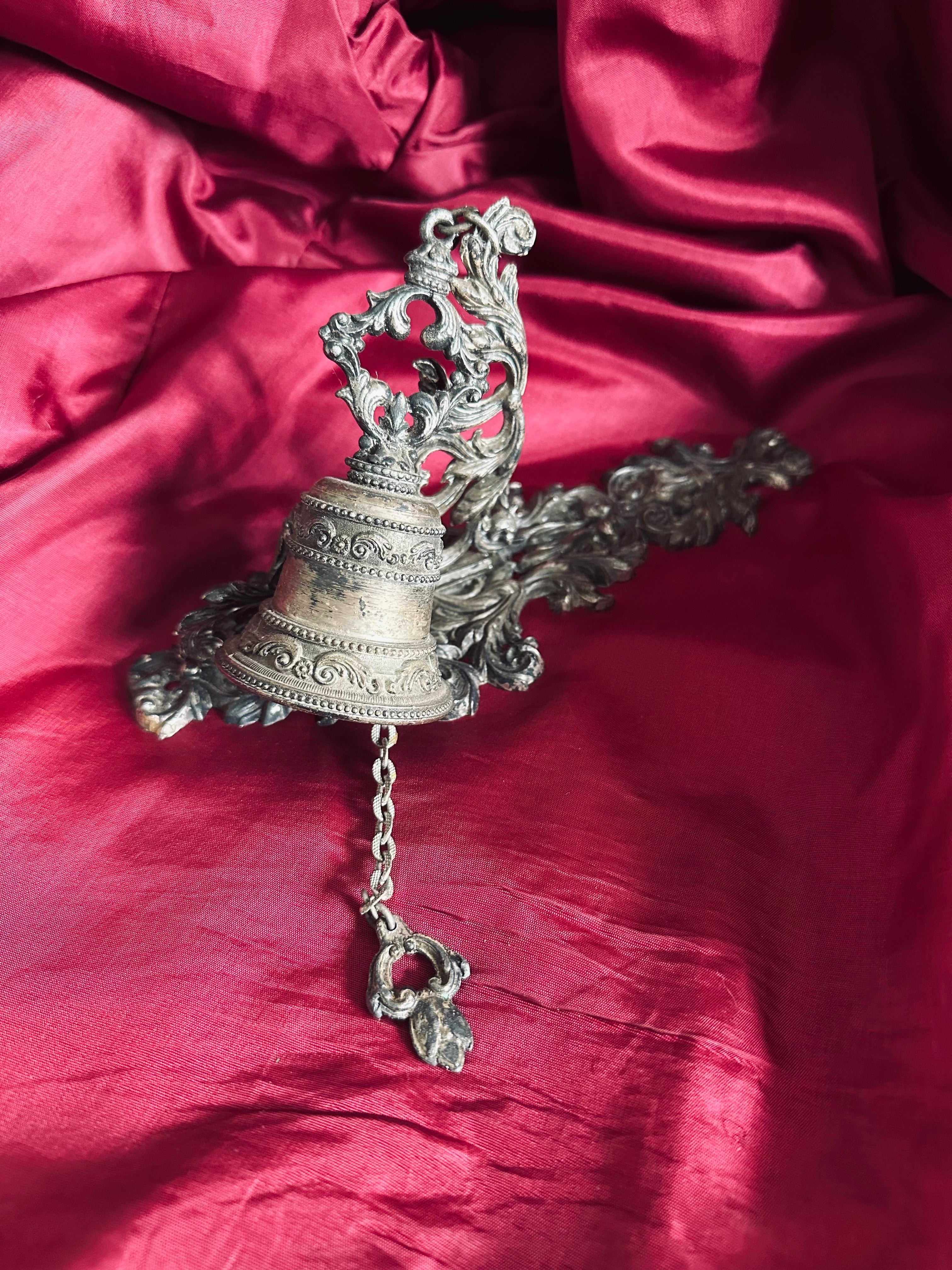 Magnifique cloche ancienne en laiton