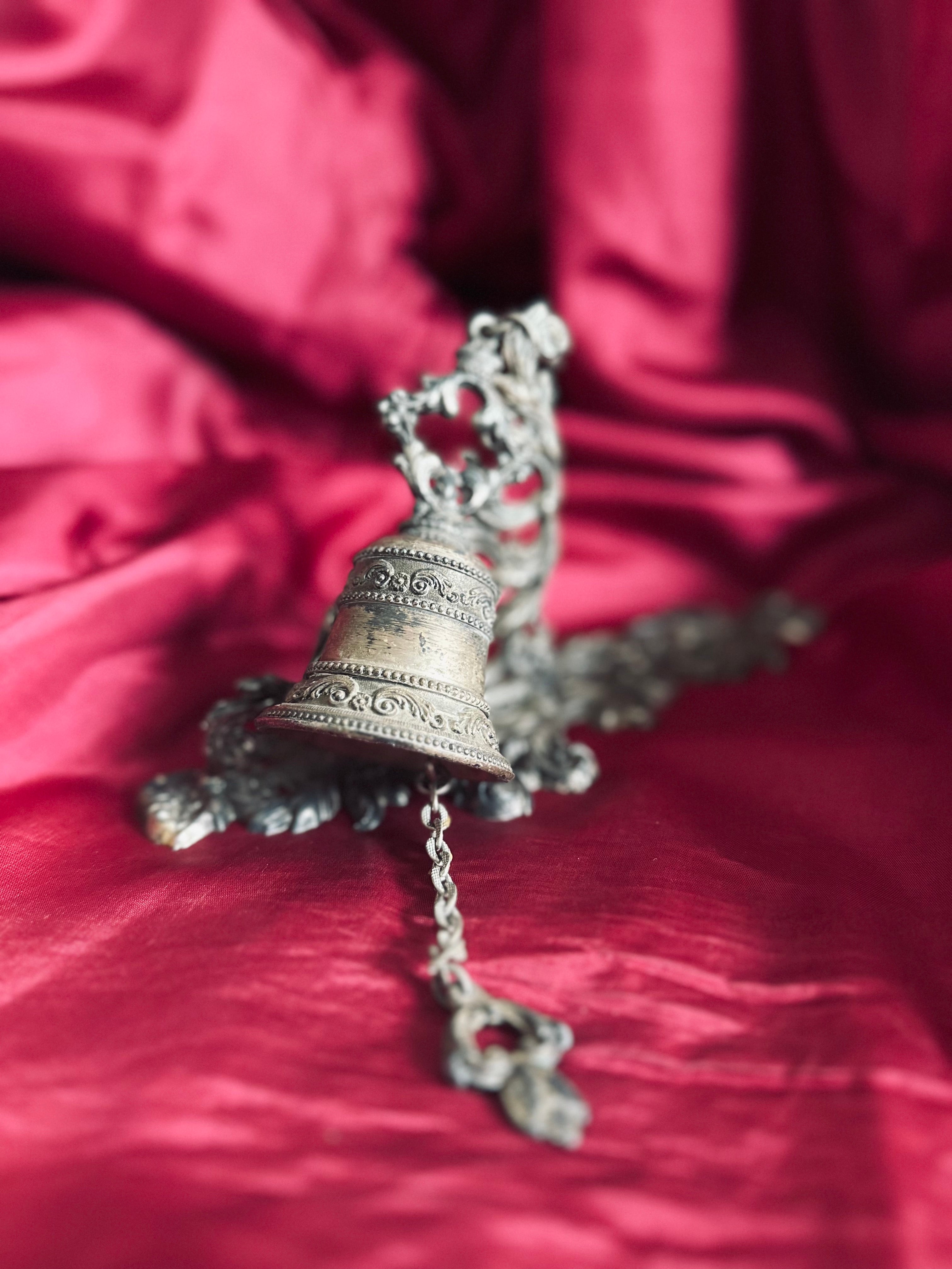 Magnifique cloche ancienne en laiton