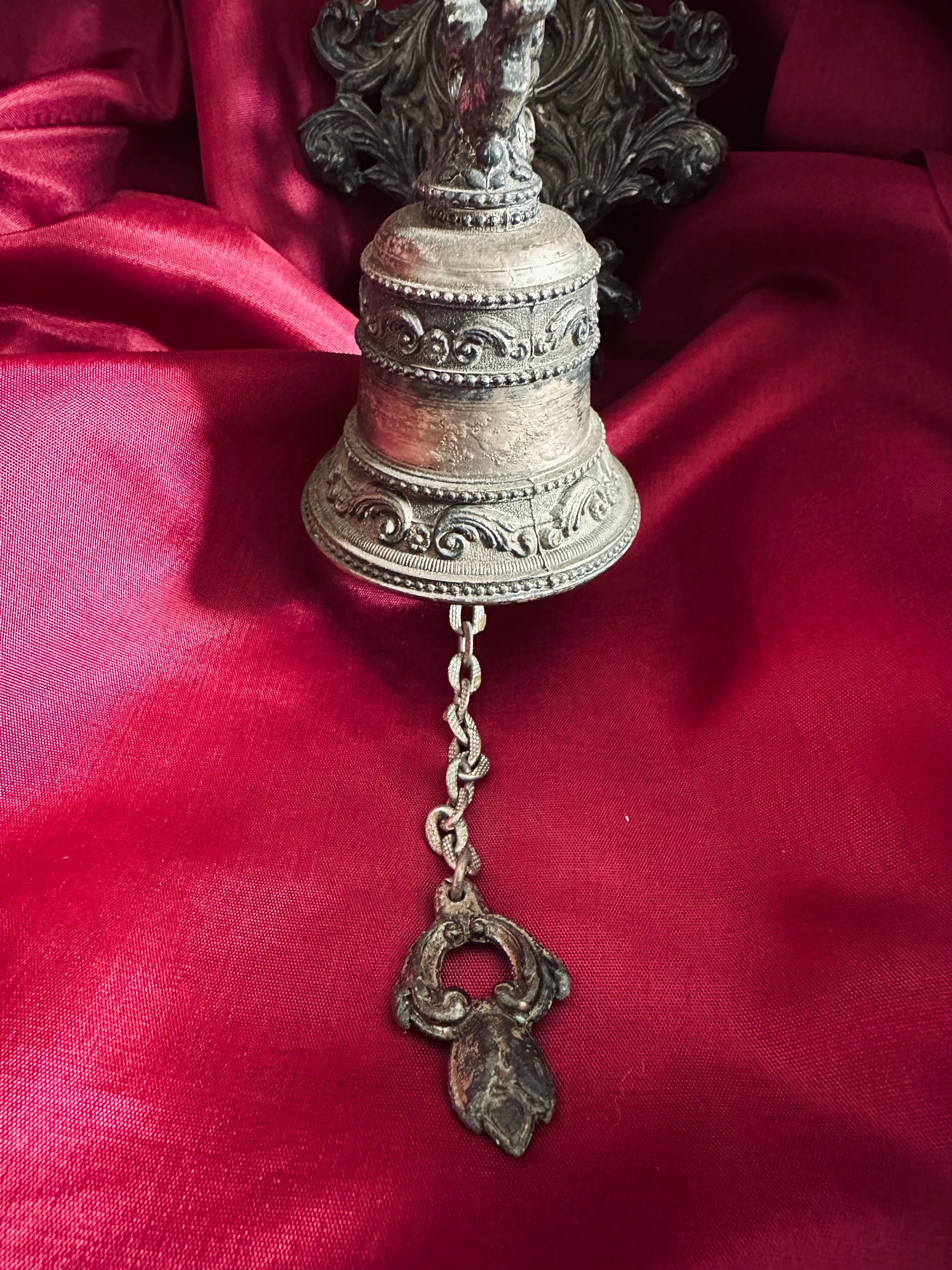 Magnifique cloche ancienne en laiton