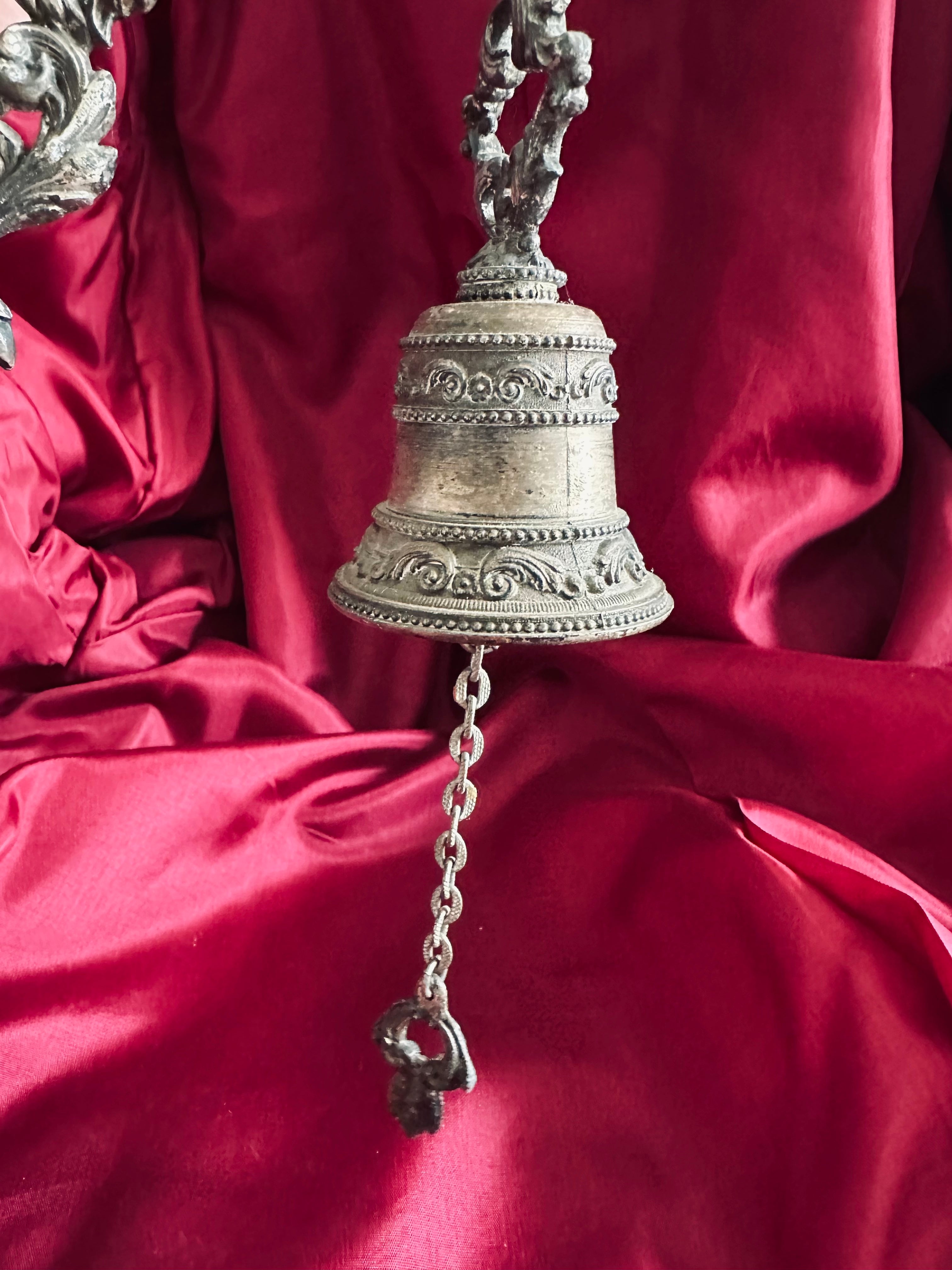 Magnifique cloche ancienne en laiton