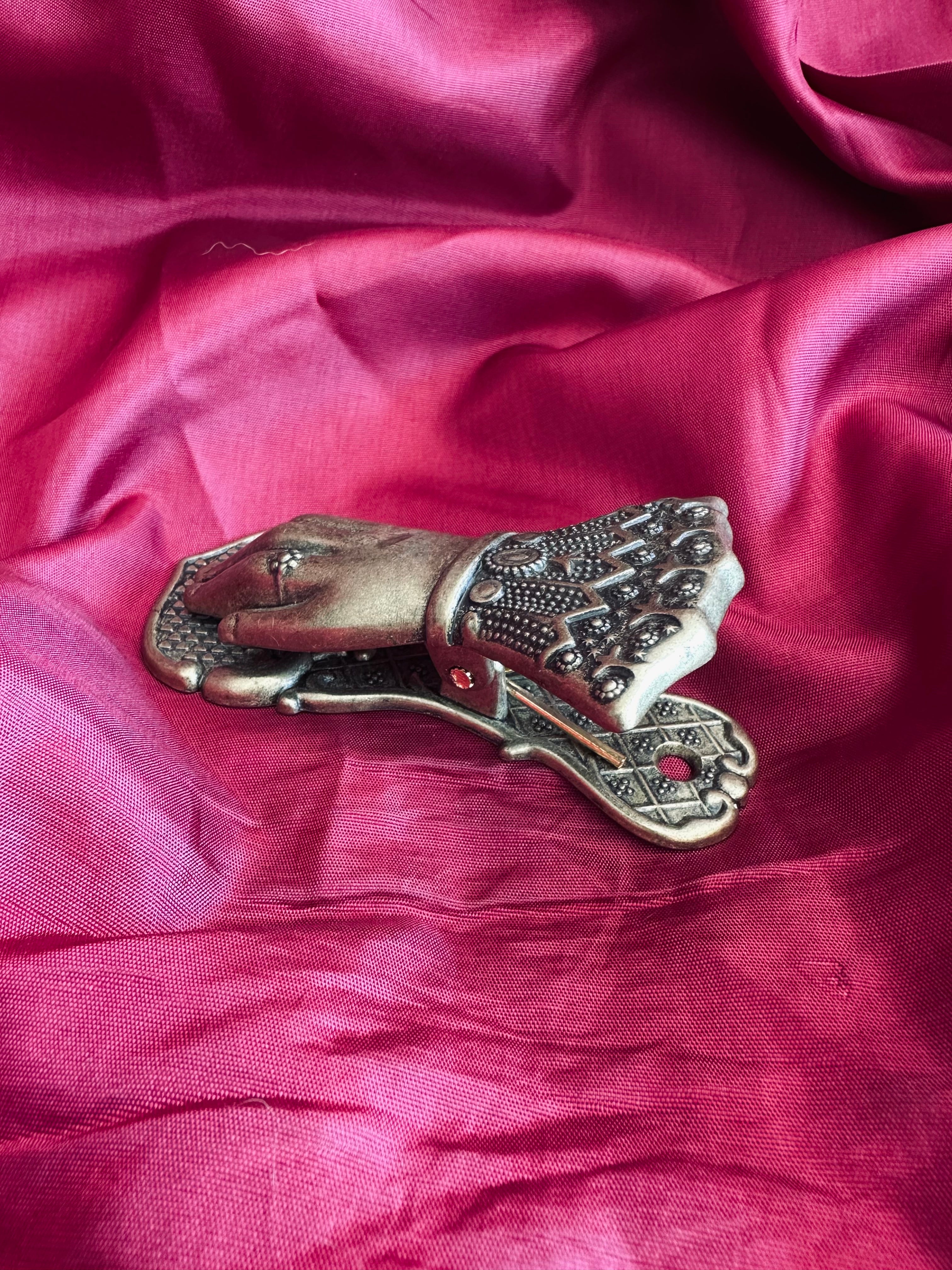 Pince à billets en forme de main, époque victorienne
