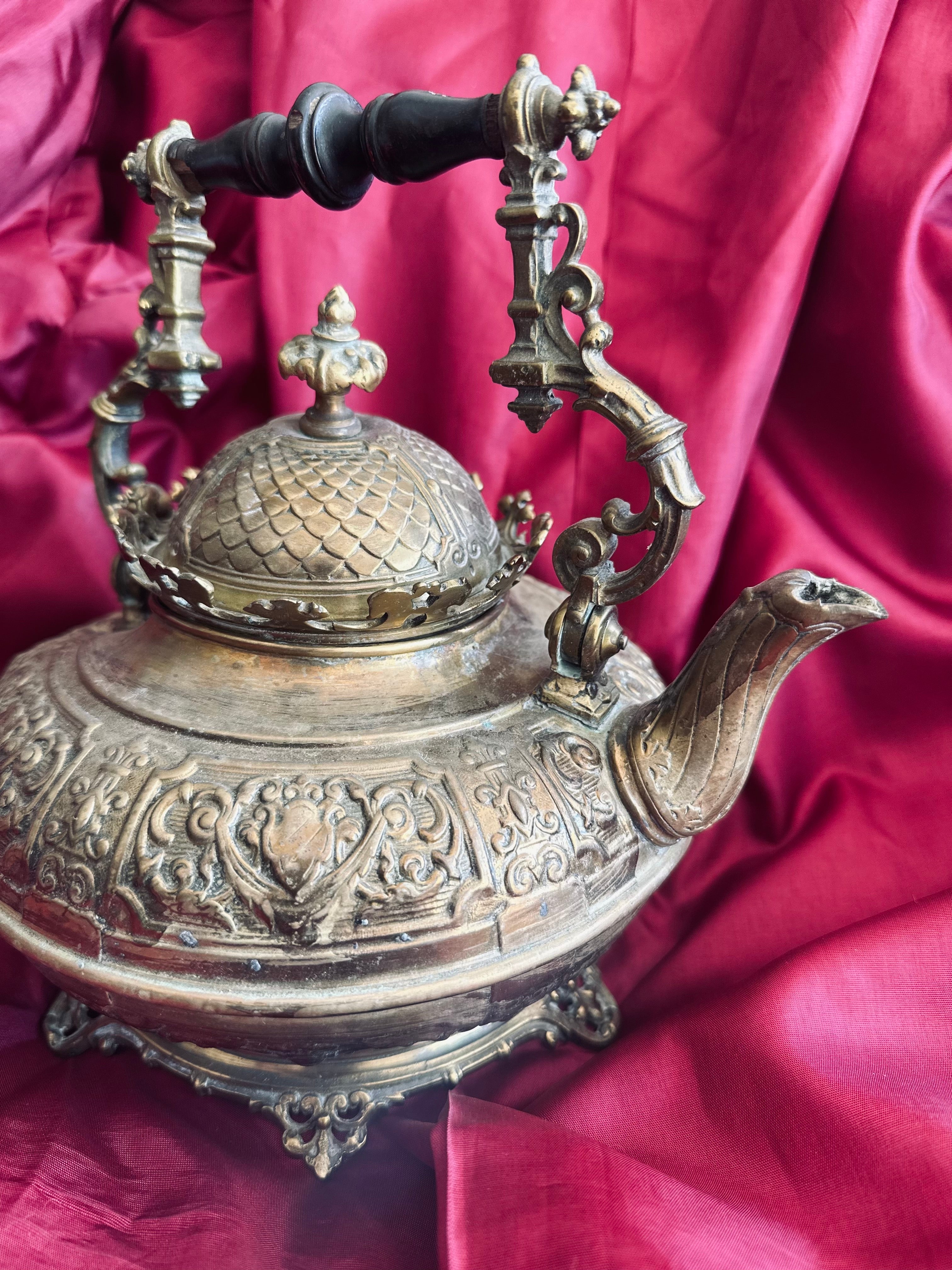 OBJET RARE ! Théière en laiton, manufacture parisienne // Fin XIXème siècle