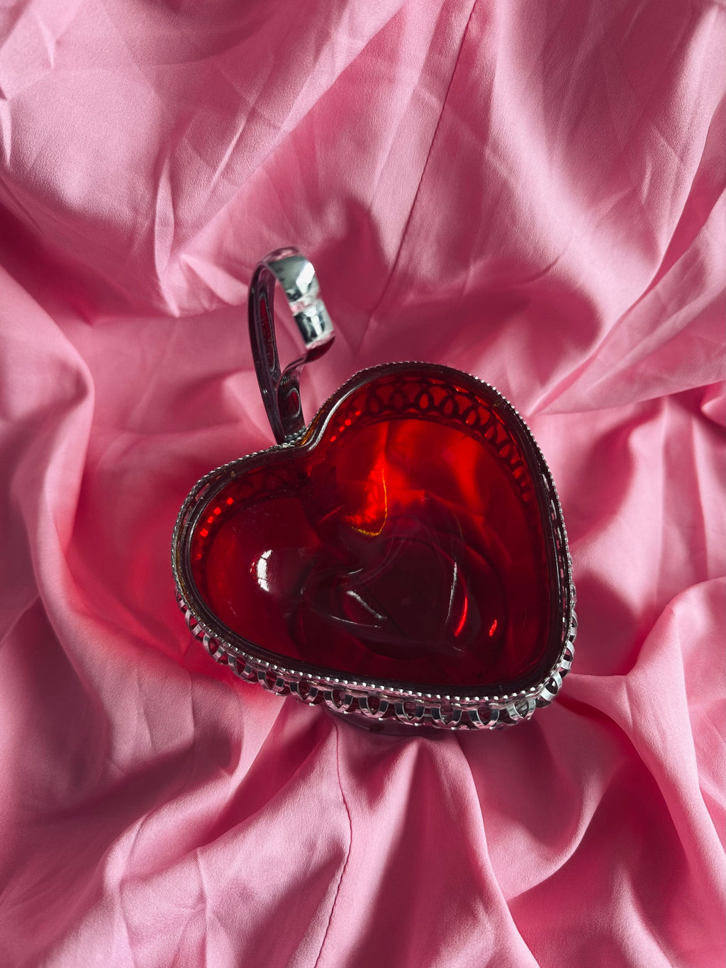 Confiturier en verre rouge vintage