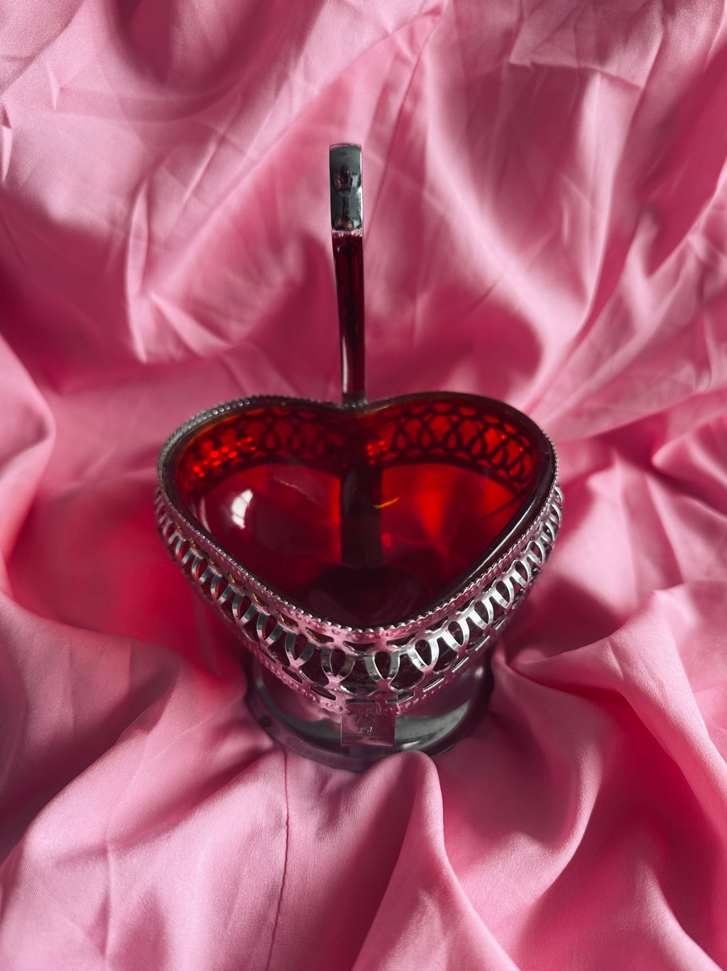 Confiturier en verre rouge vintage