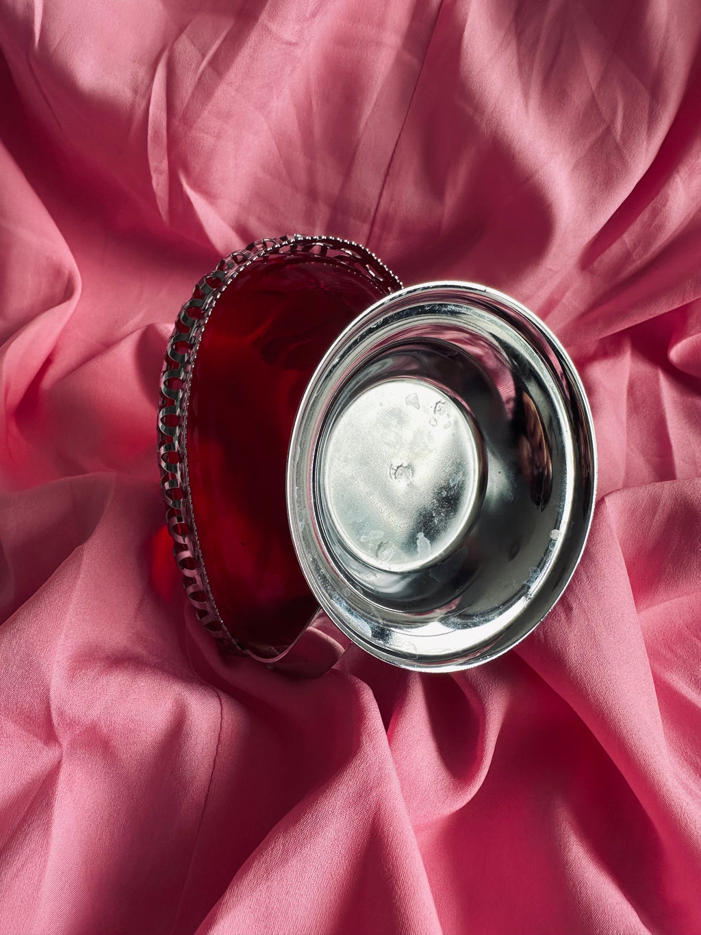 Confiturier en verre rouge vintage