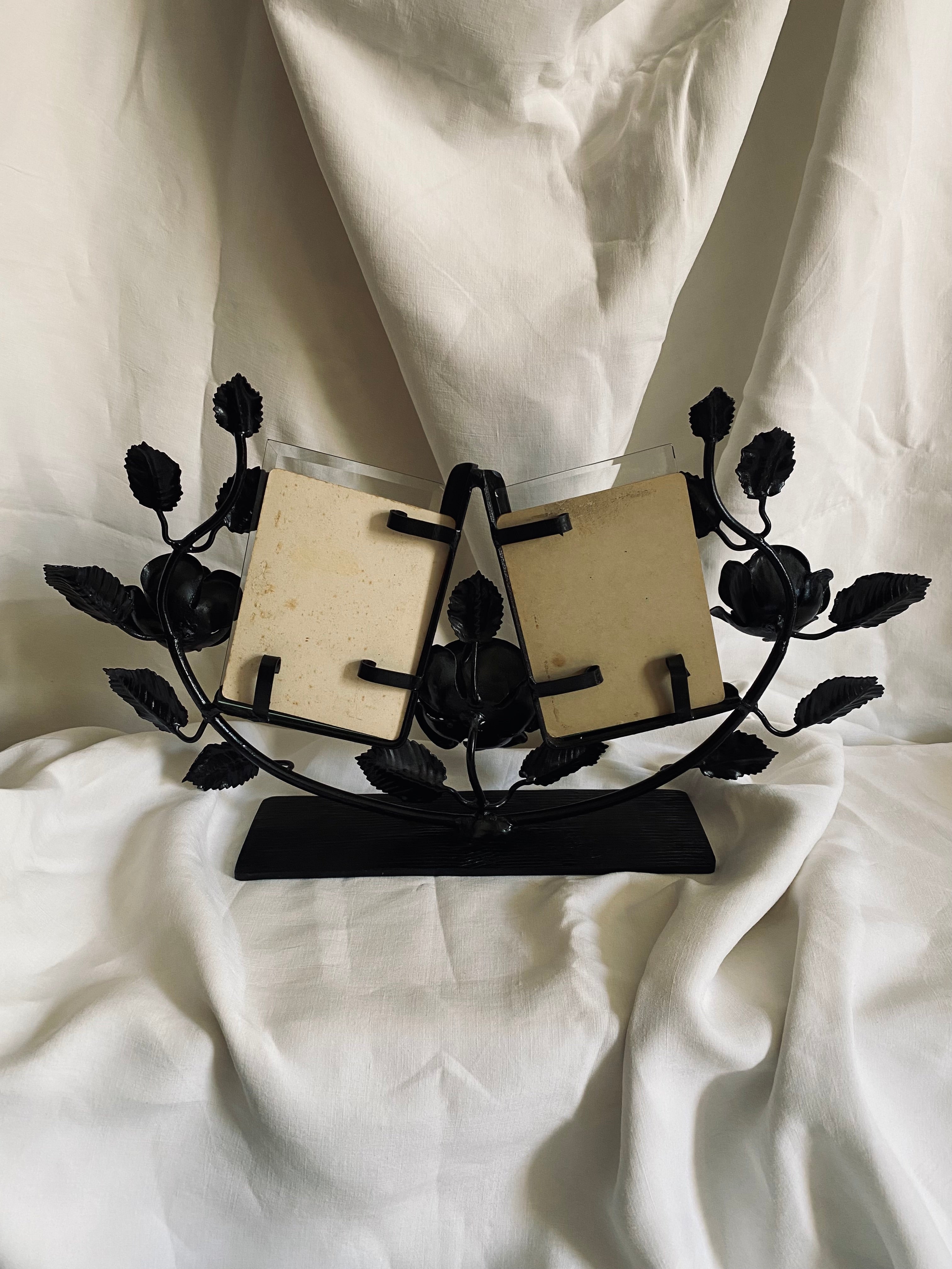 Cadre double en fer forgé à décor de roses // Années 20