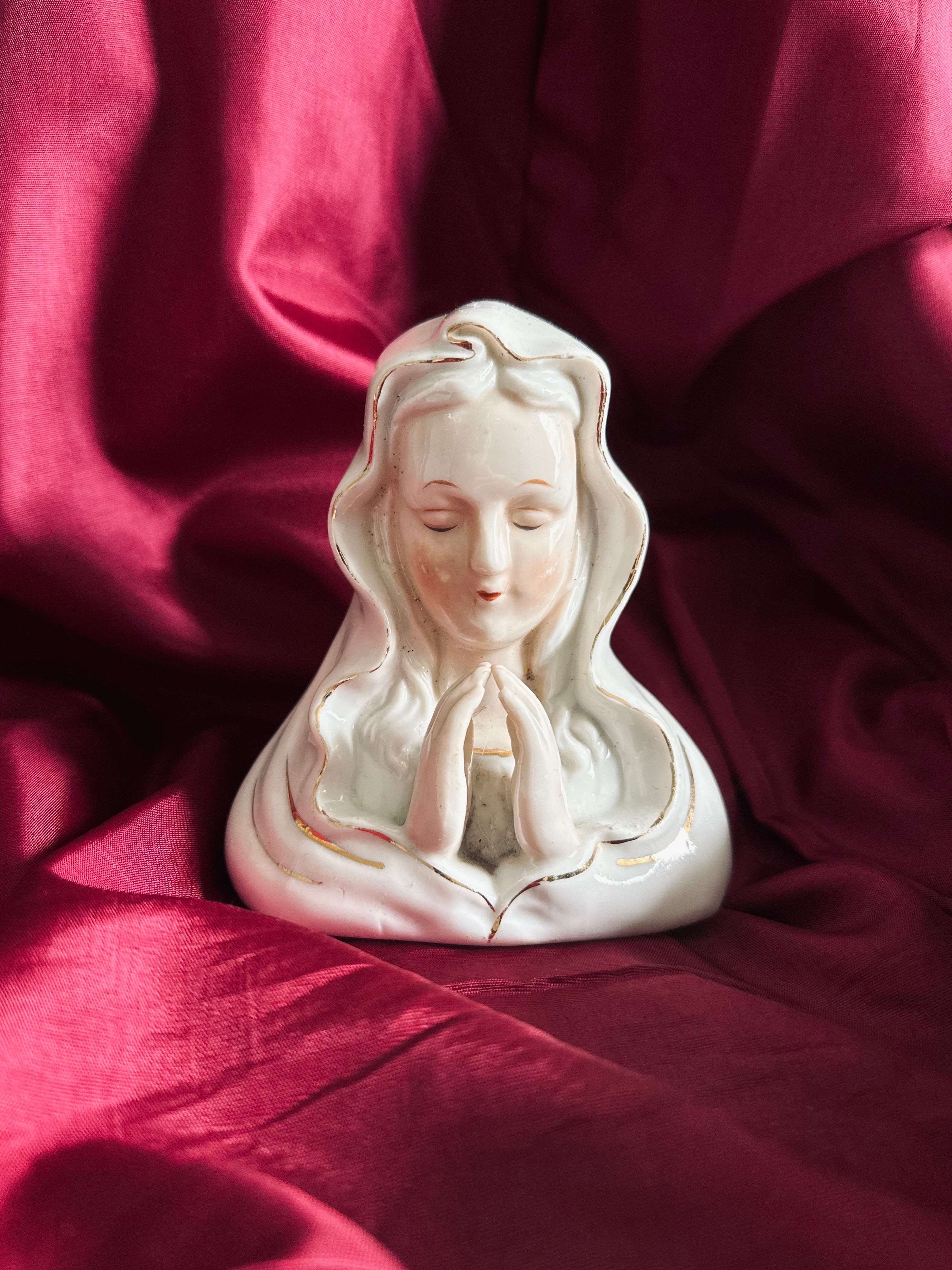 Vierge en porcelaine // Souvenir de Lourdes