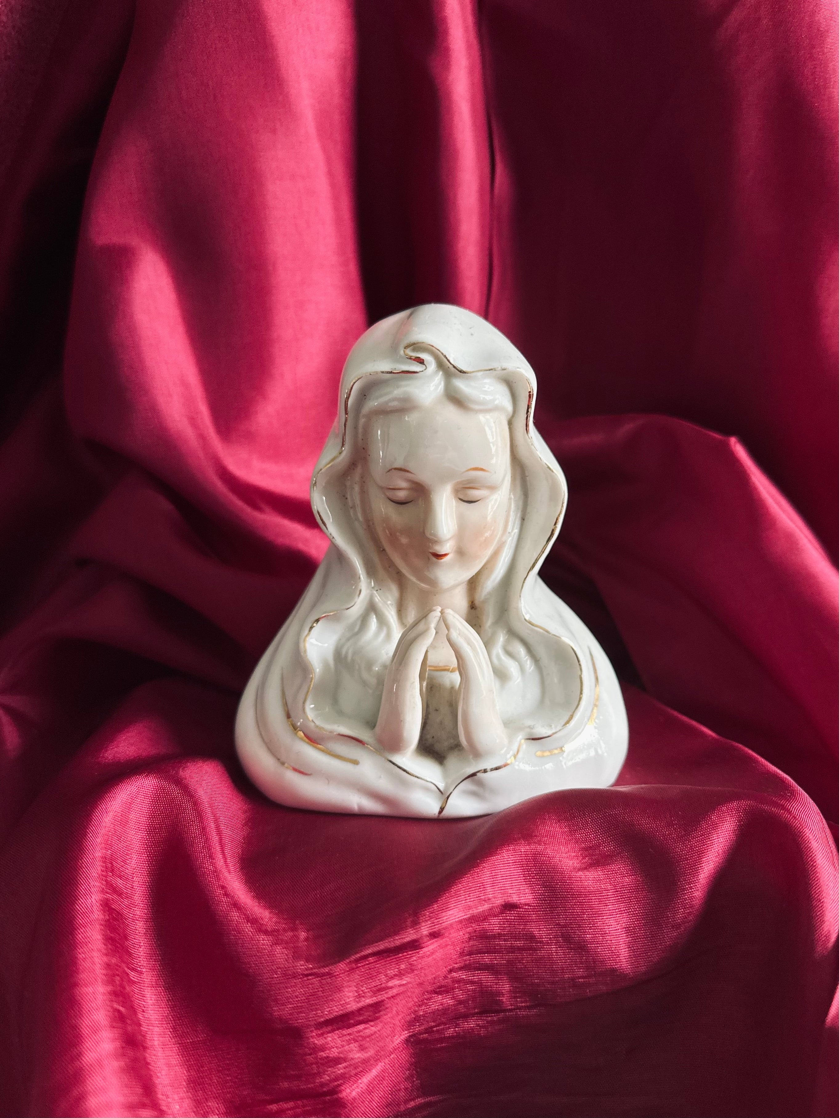 Vierge en porcelaine // Souvenir de Lourdes
