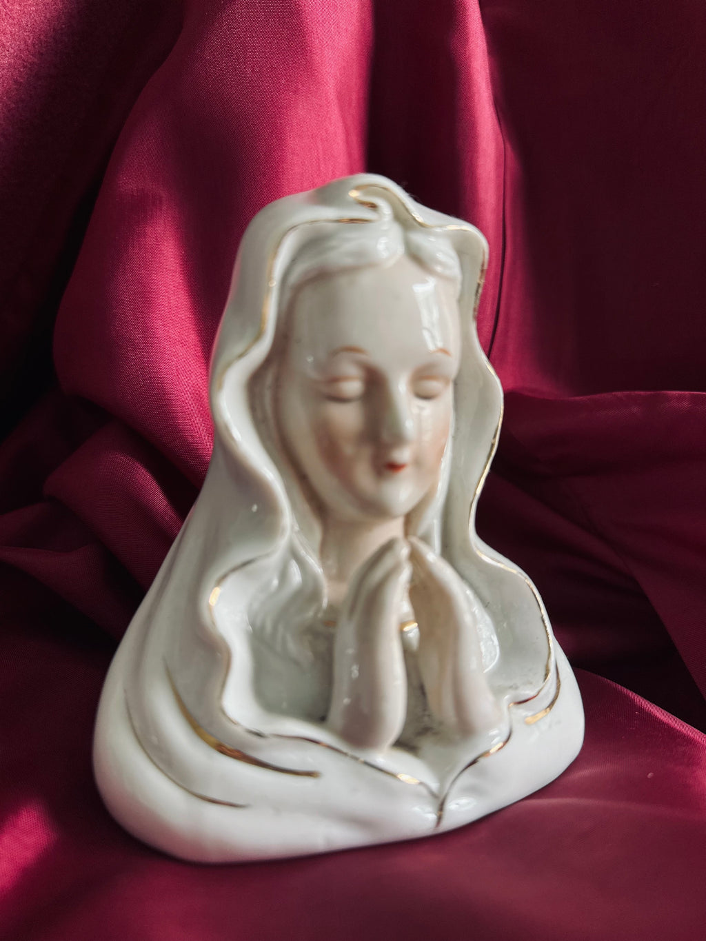 Vierge en porcelaine // Souvenir de Lourdes