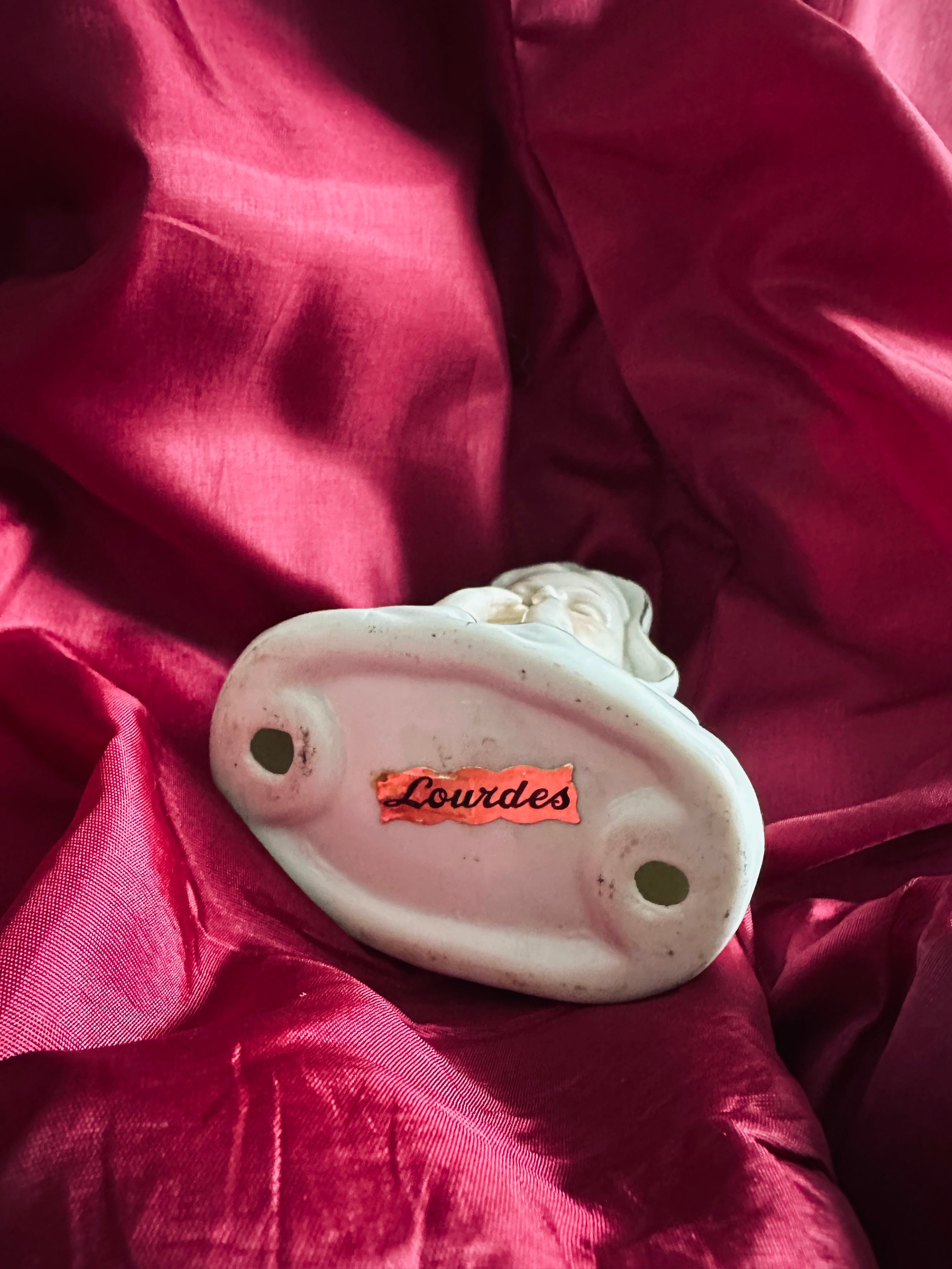 Vierge en porcelaine // Souvenir de Lourdes