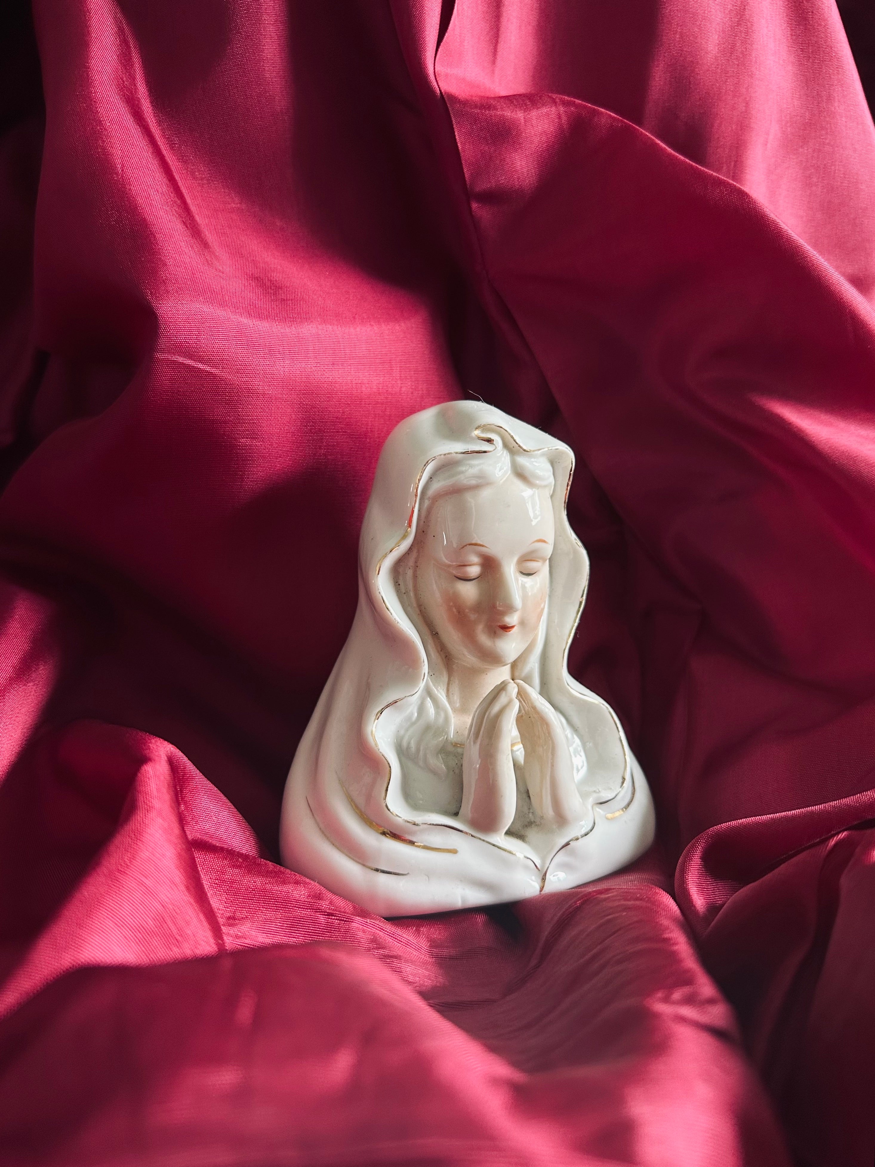 Vierge en porcelaine // Souvenir de Lourdes