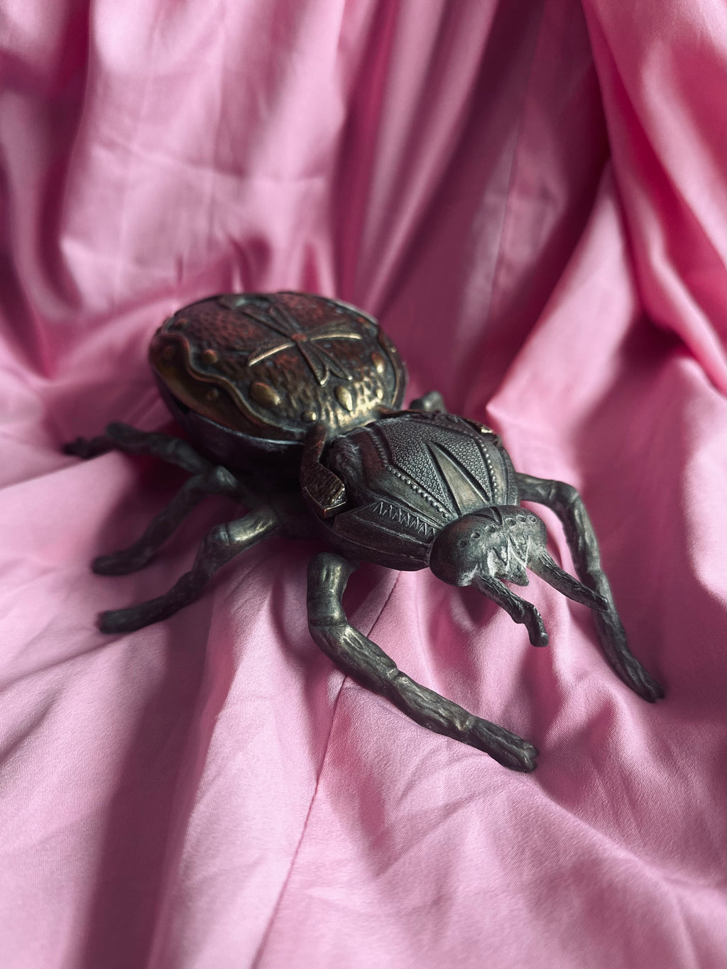 Cendrier en forme d'insecte en métal // milieu XXème siècle