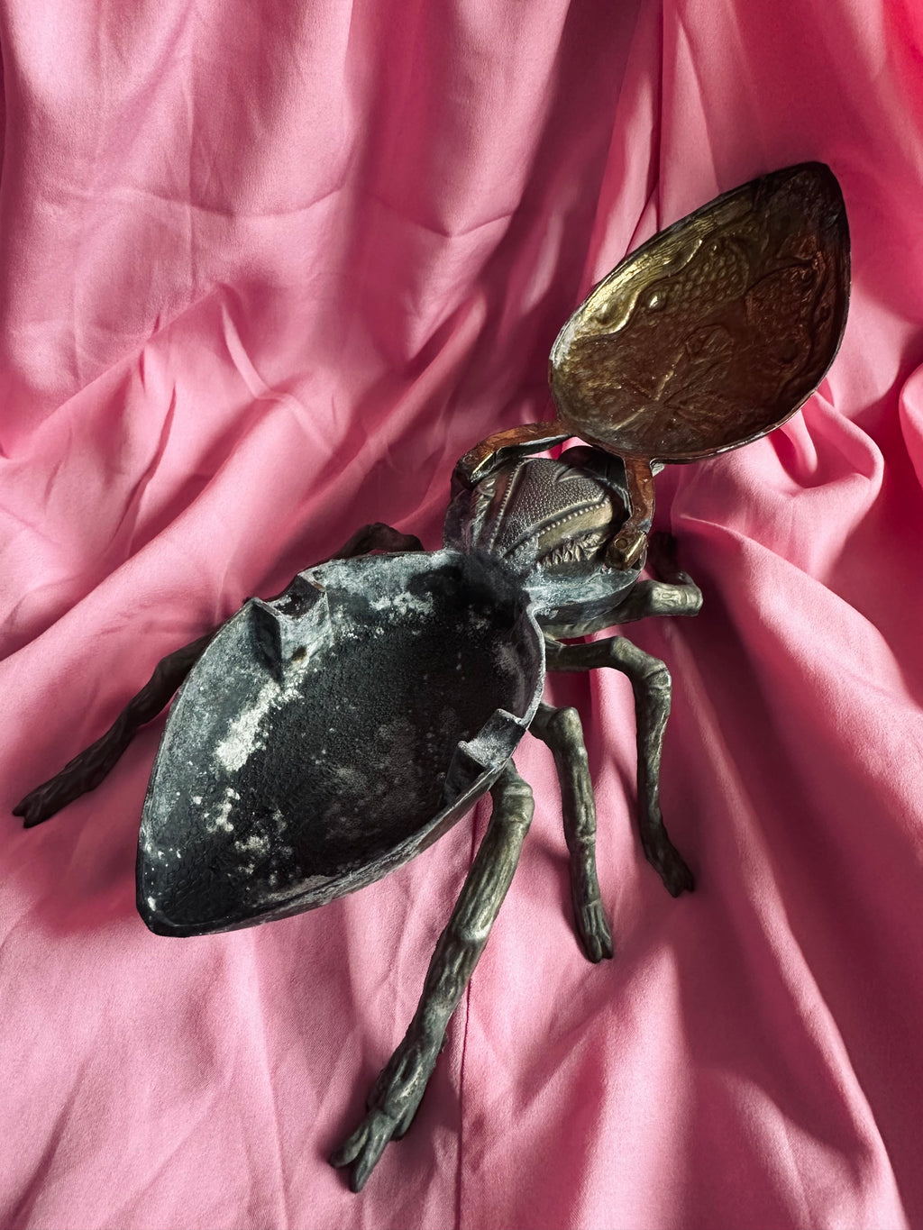 Cendrier en forme d'insecte en métal // milieu XXème siècle