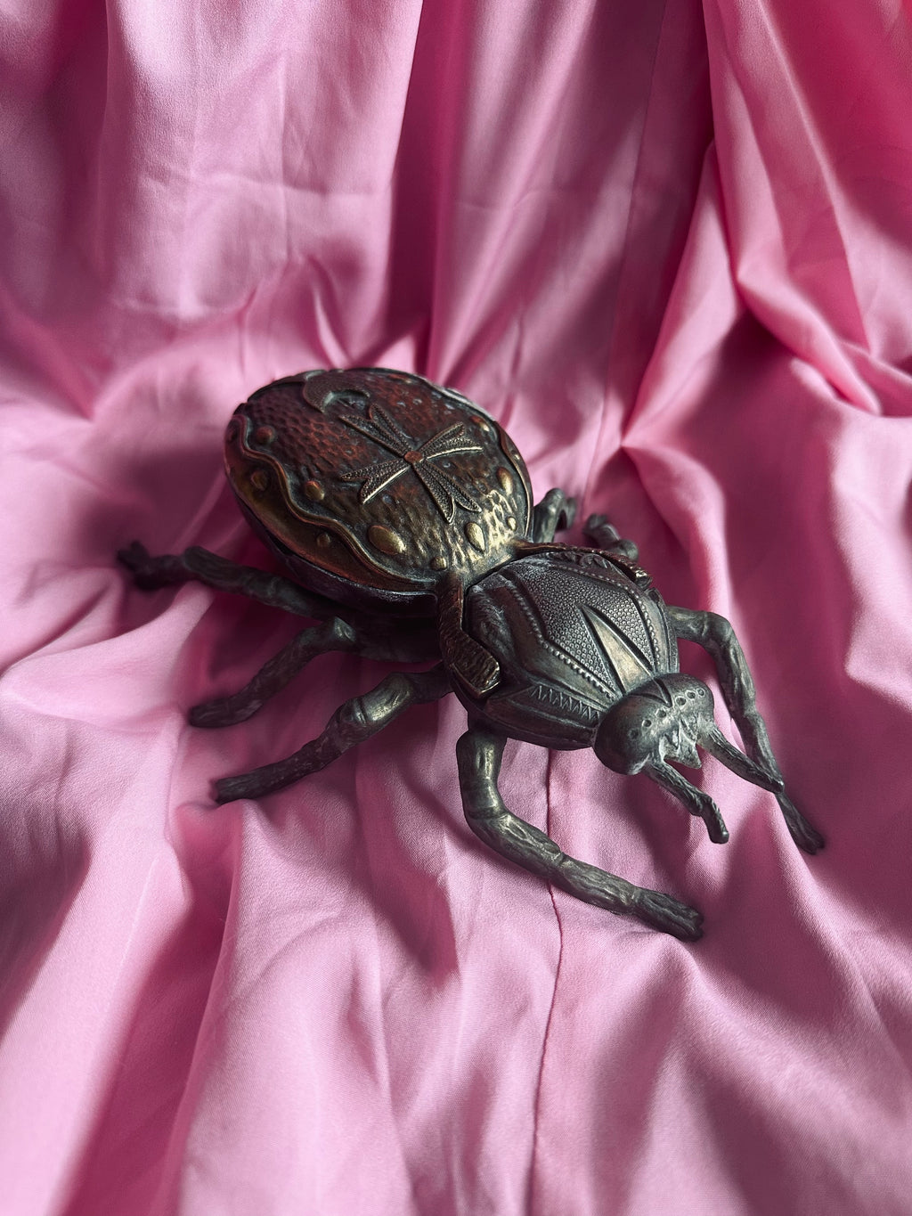 Cendrier en forme d'insecte en métal // milieu XXème siècle