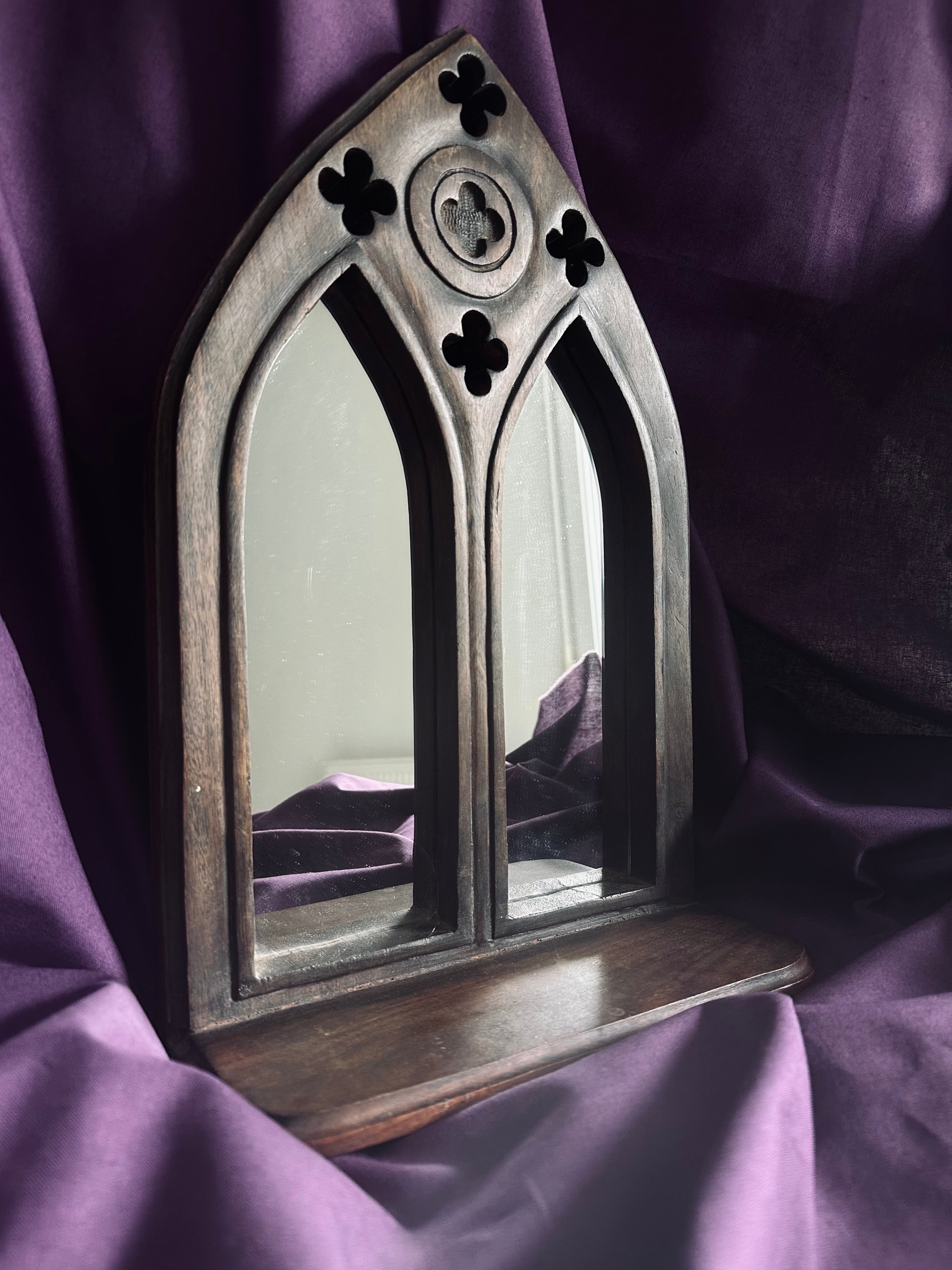 Miroir gothique en bois // XXème siècle