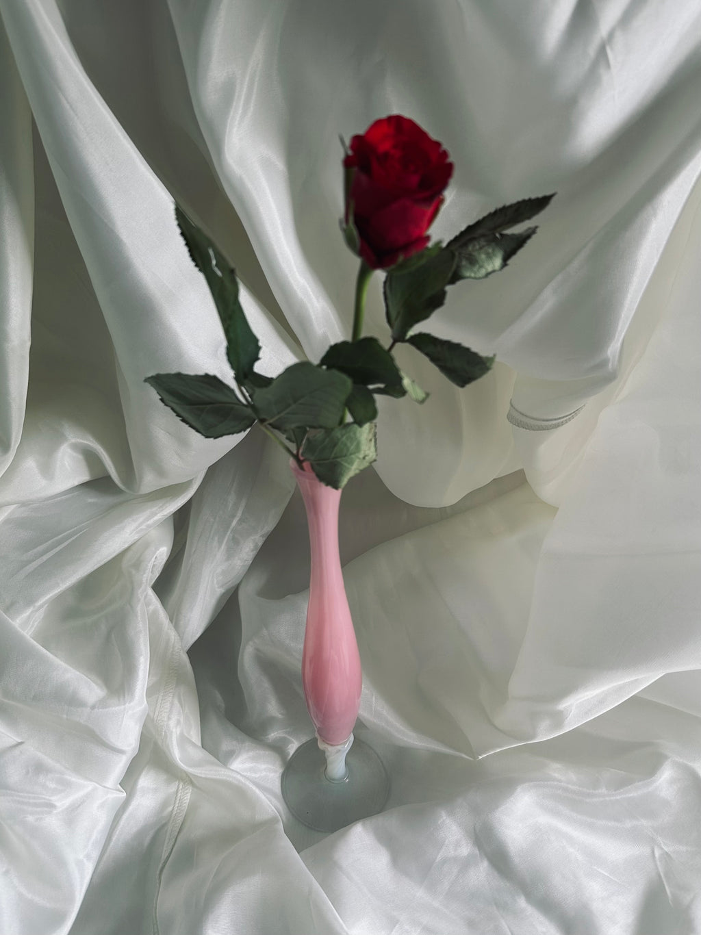 Soliflore en opaline rose // XXème siècle