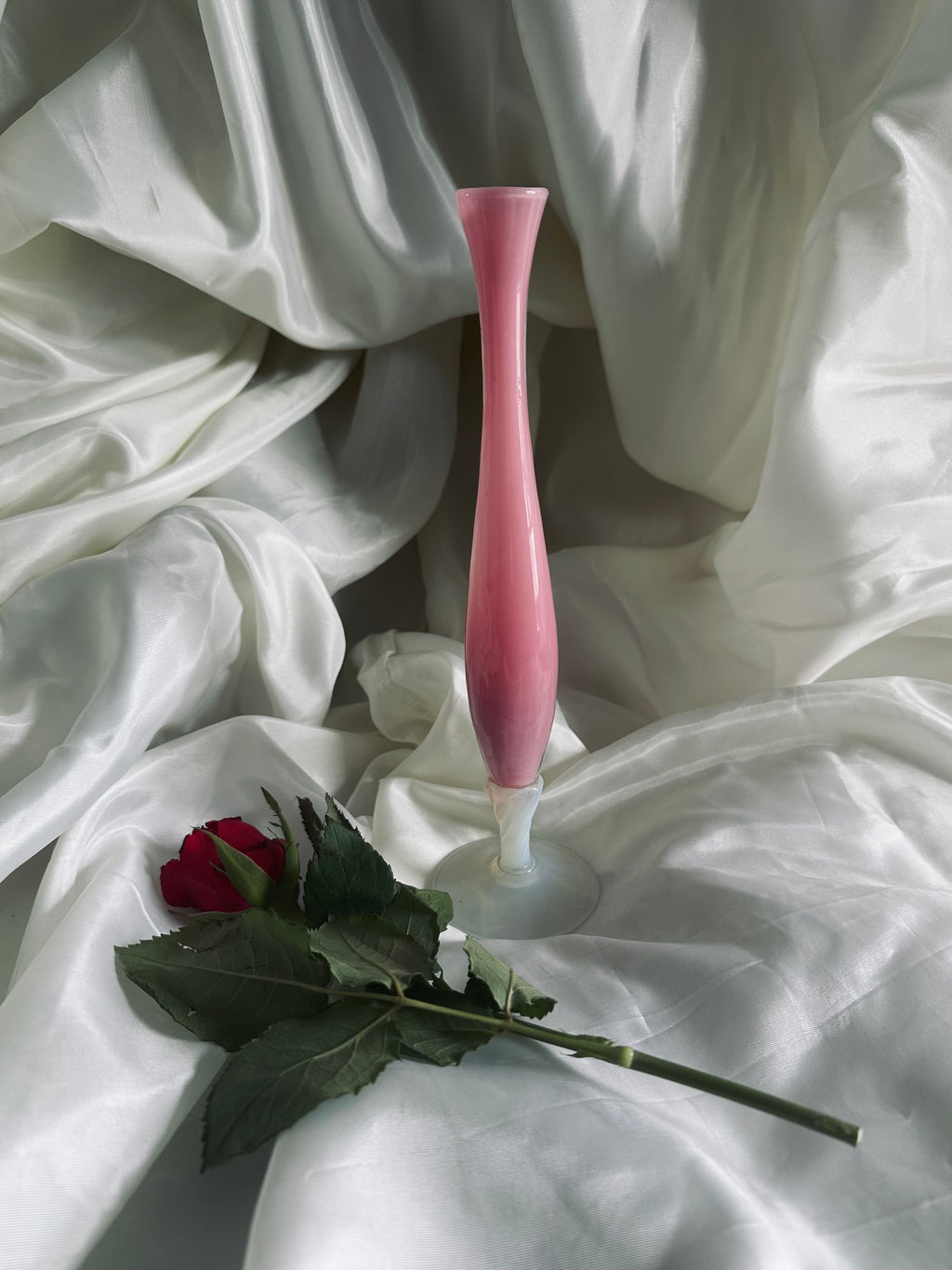 Soliflore en opaline rose // XXème siècle