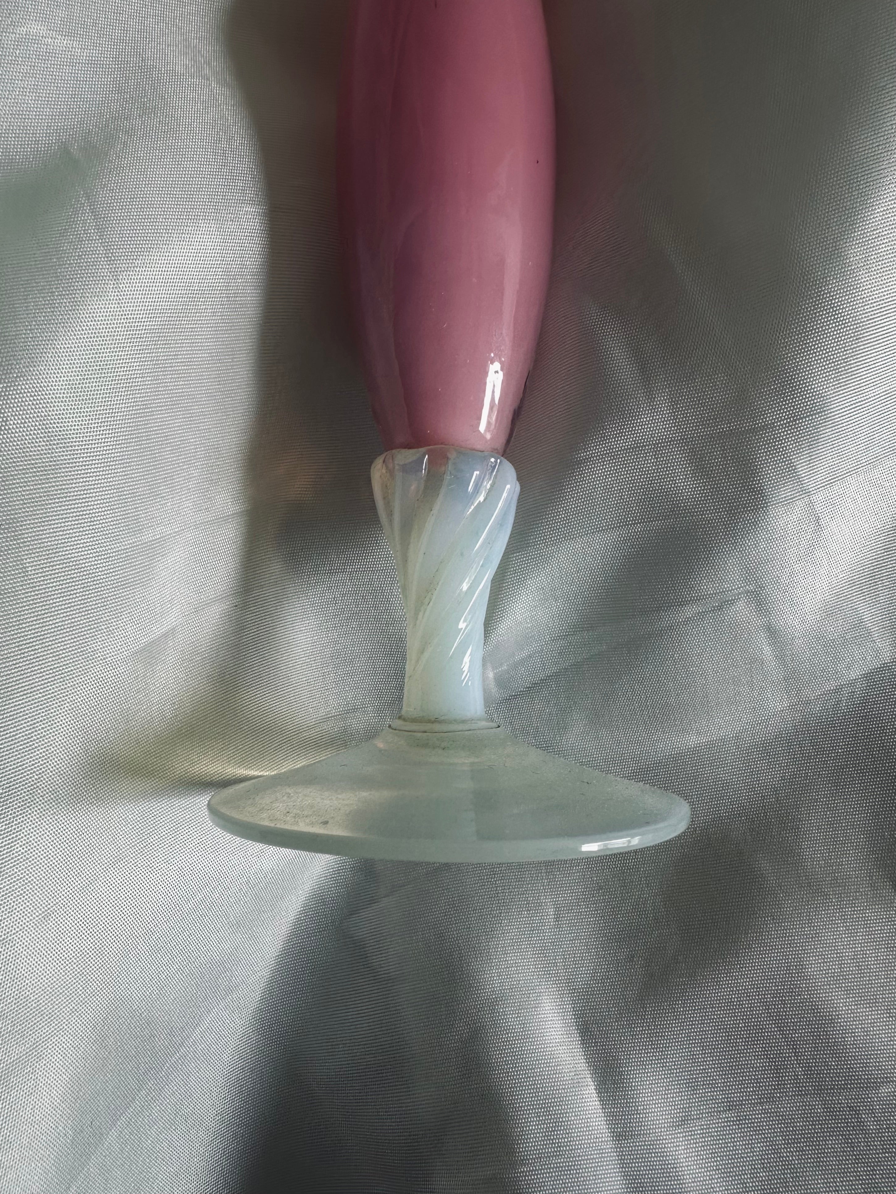 Soliflore en opaline rose // XXème siècle