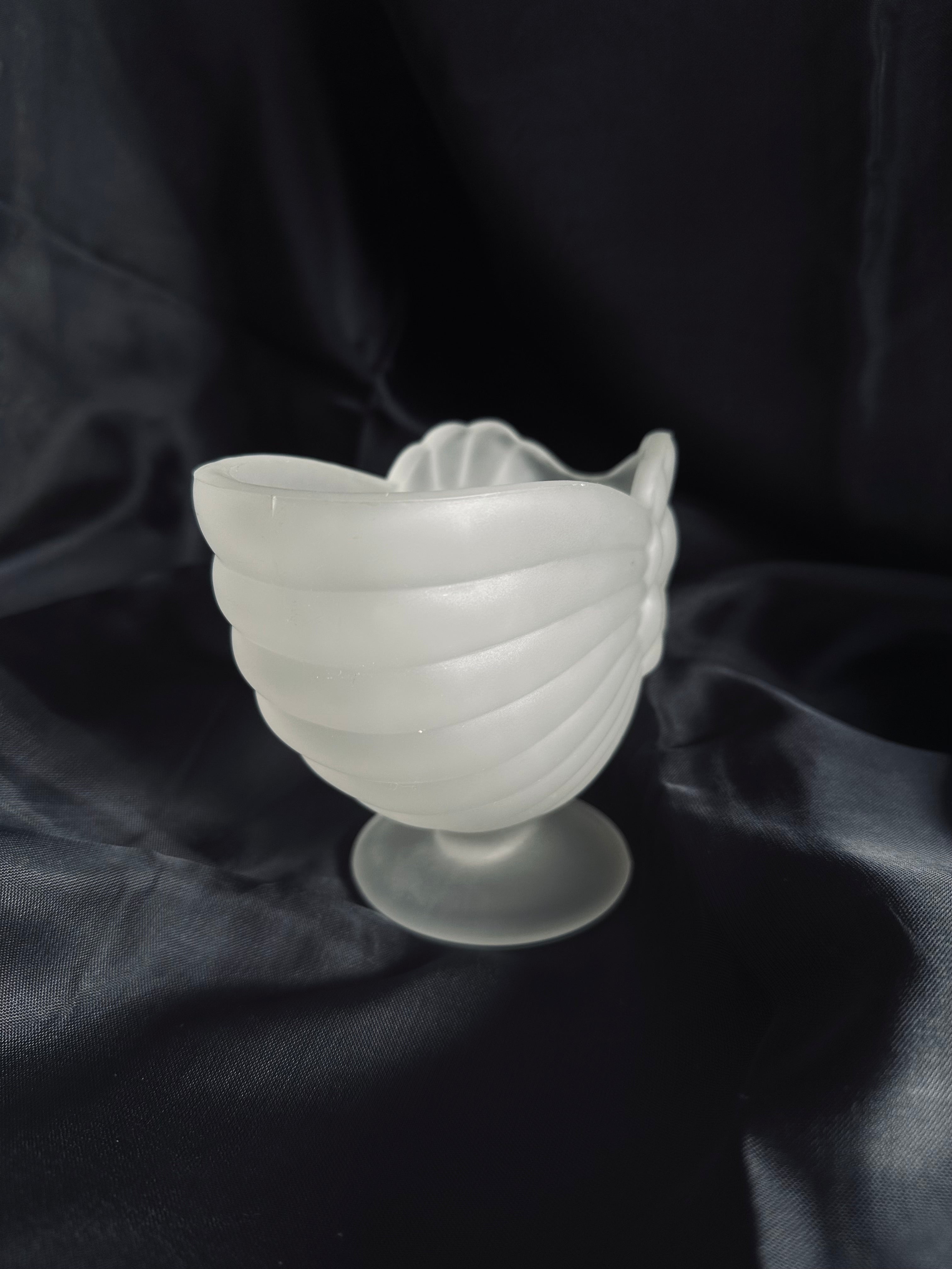 Vie poche coquillage en verre poli // XXème siècle
