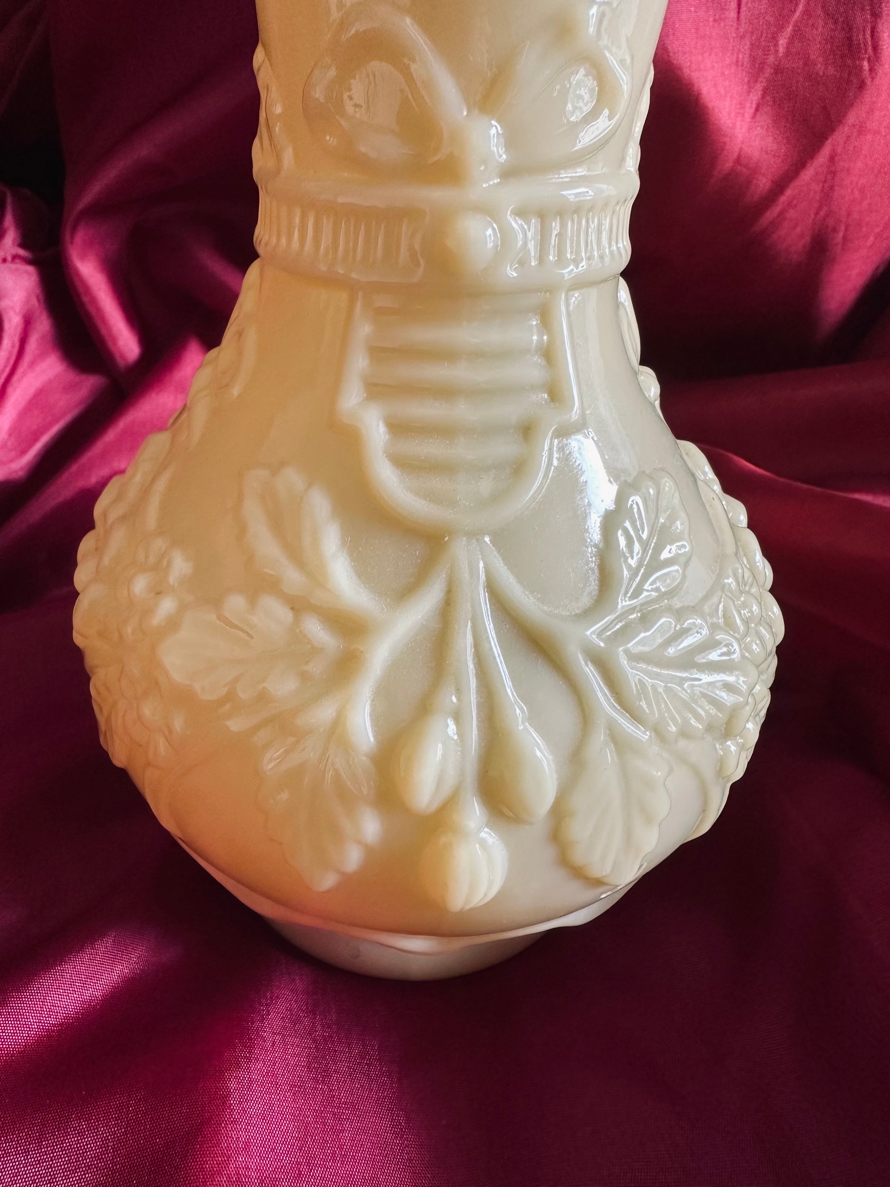 Vase en opaline de foire // Circa 1930
