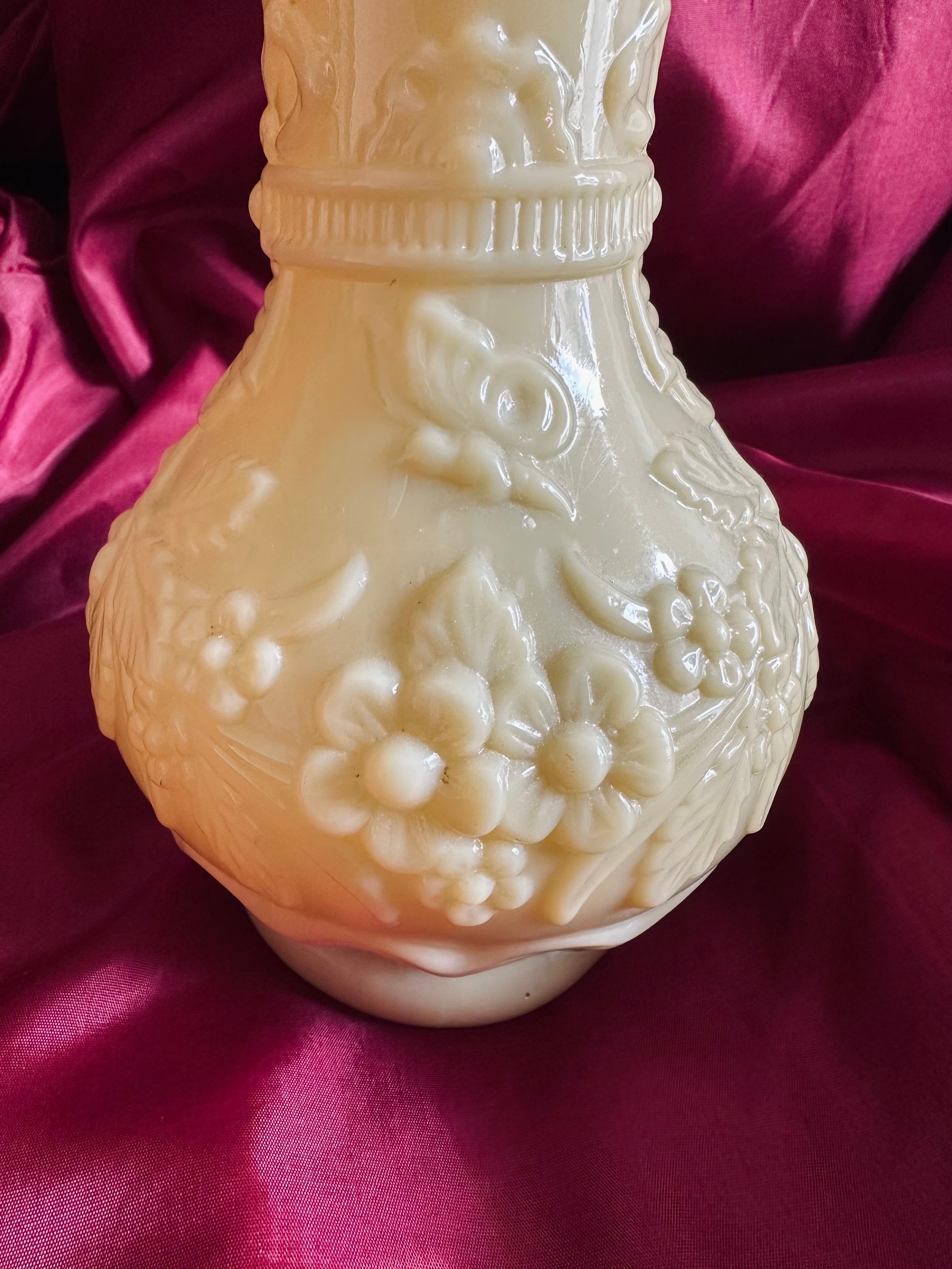 Vase en opaline de foire // Circa 1930